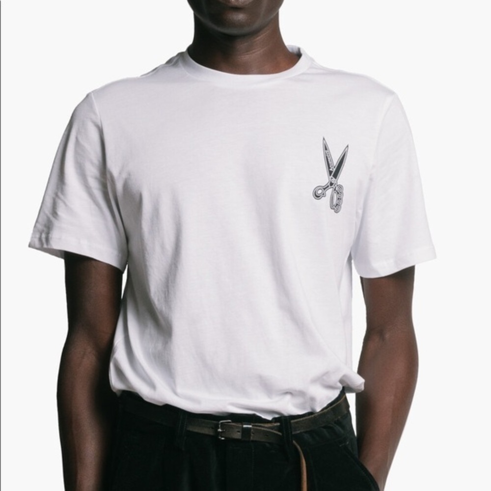 Men’s white graphic tshirt